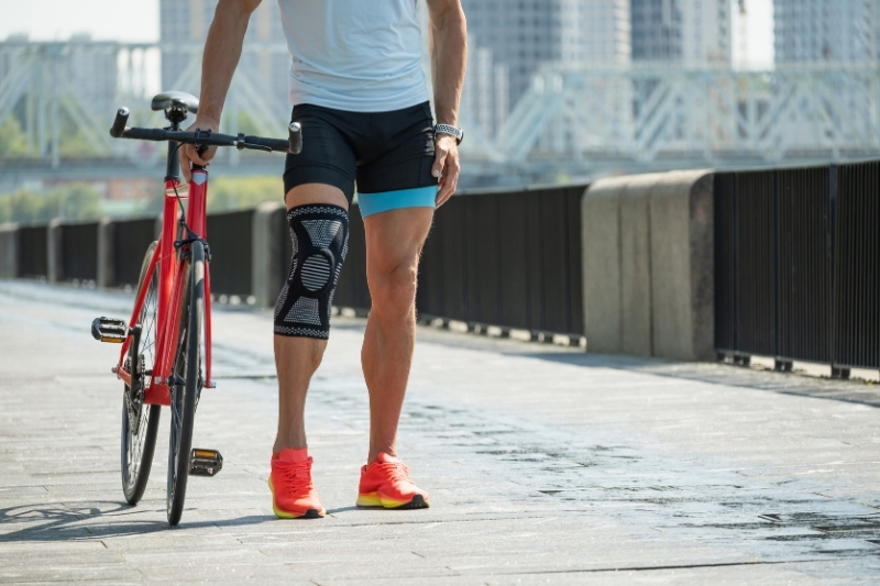 Knee surgery recovery bracing at Mobility Max Clinic